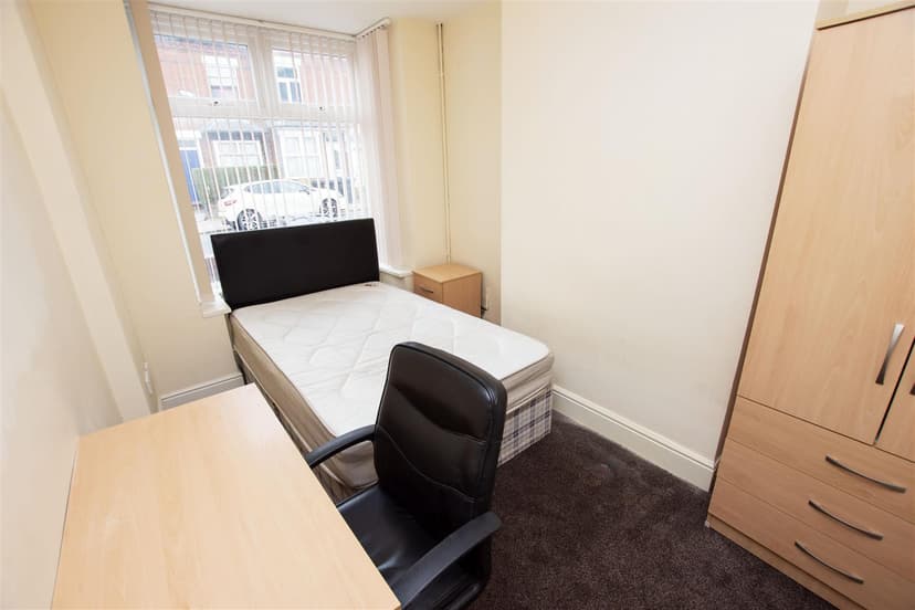 244, Hubert Road - Image 5