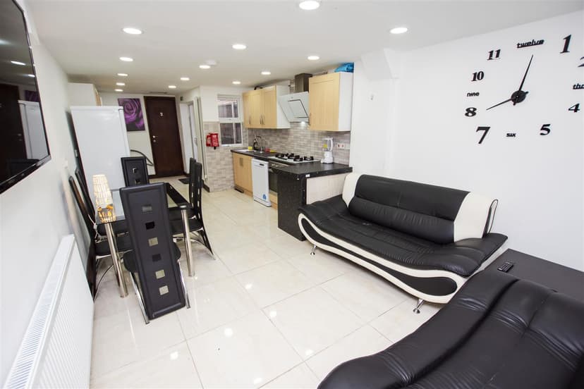 Tiverton Road - Image 13