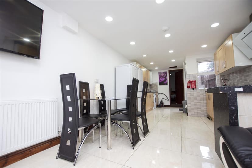 Tiverton Road - Image 12