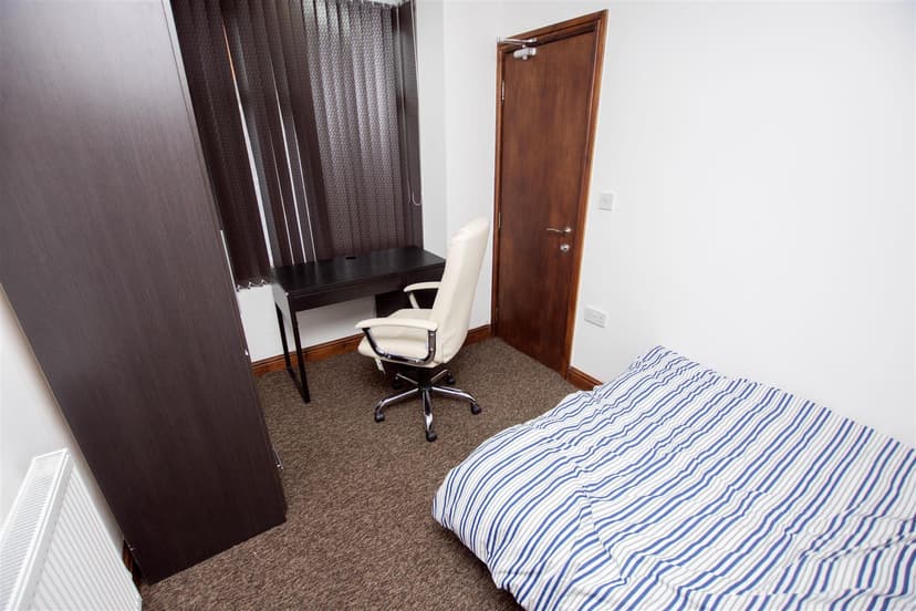 Tiverton Road - Image 9