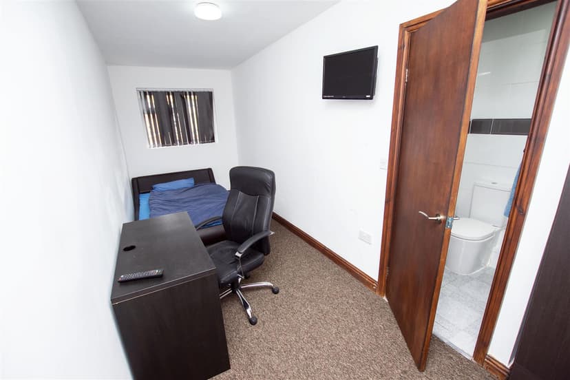 Tiverton Road - Image 7