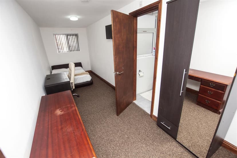 Tiverton Road - Image 6