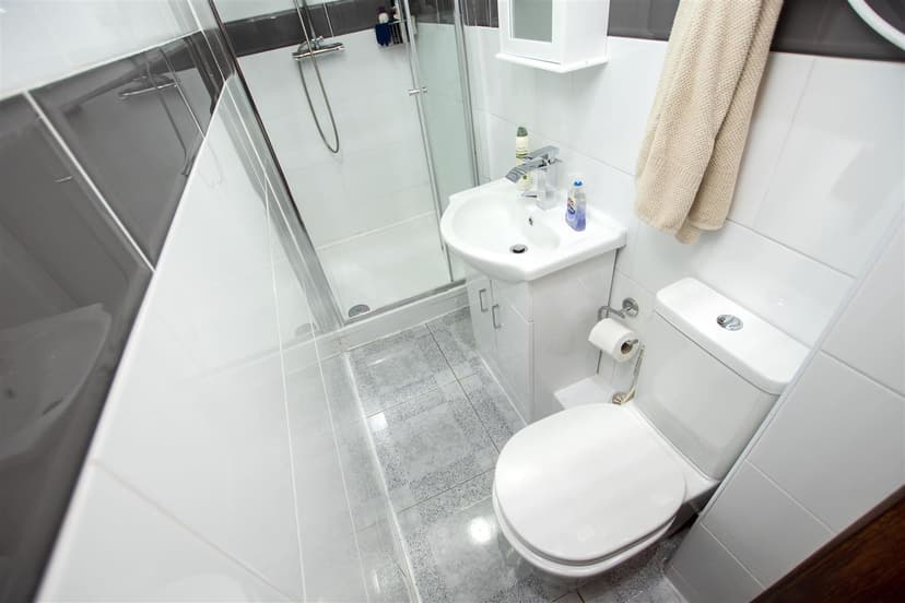 Tiverton Road - Image 1