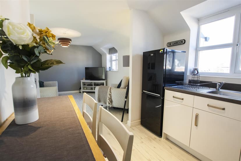 Apartmen, Escelie Way - Image 7