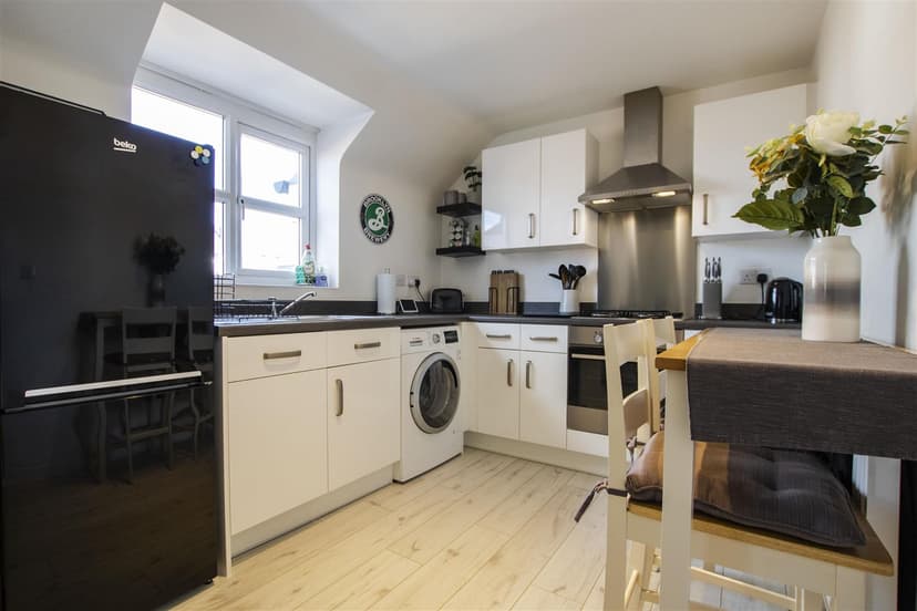 Apartmen, Escelie Way - Image 5