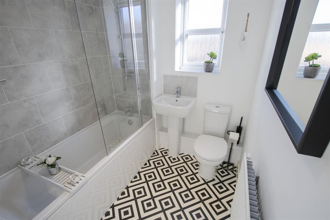 Apartmen, Escelie Way