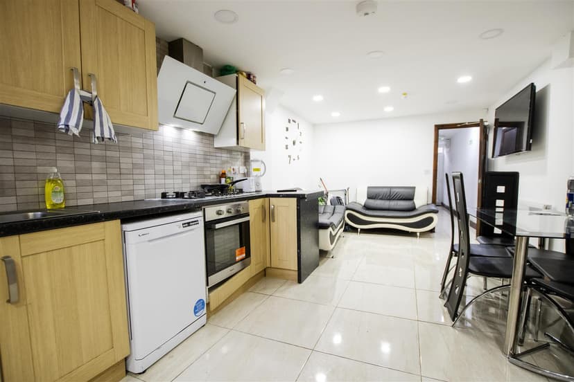 242, Heeley Road - Image 19