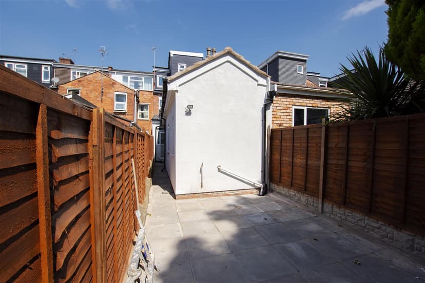 242, Heeley Road - Image 2