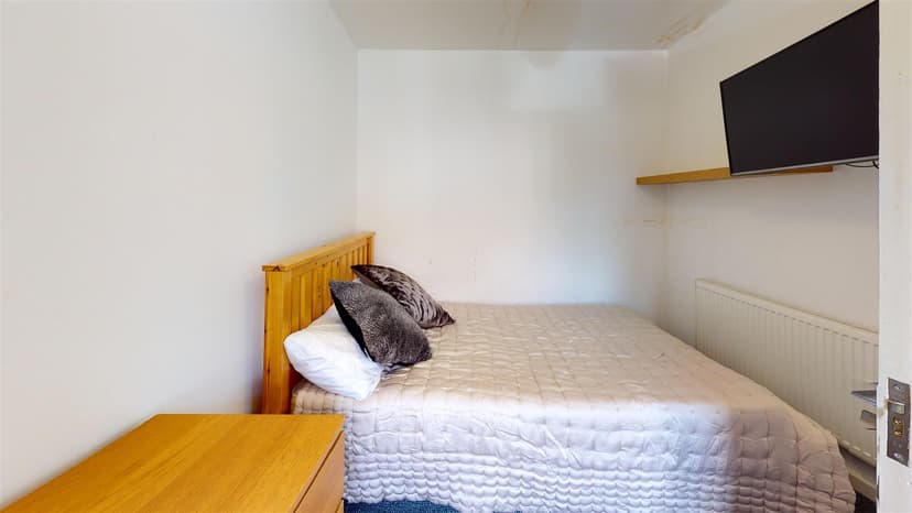 75, Hubert Road - Image 4
