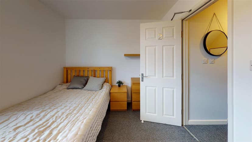 75, Hubert Road - Image 3