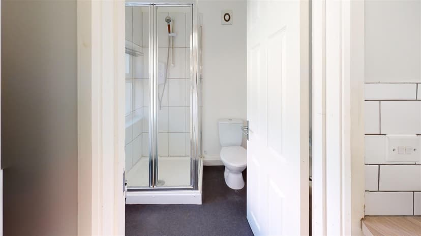 75, Hubert Road - Image 1