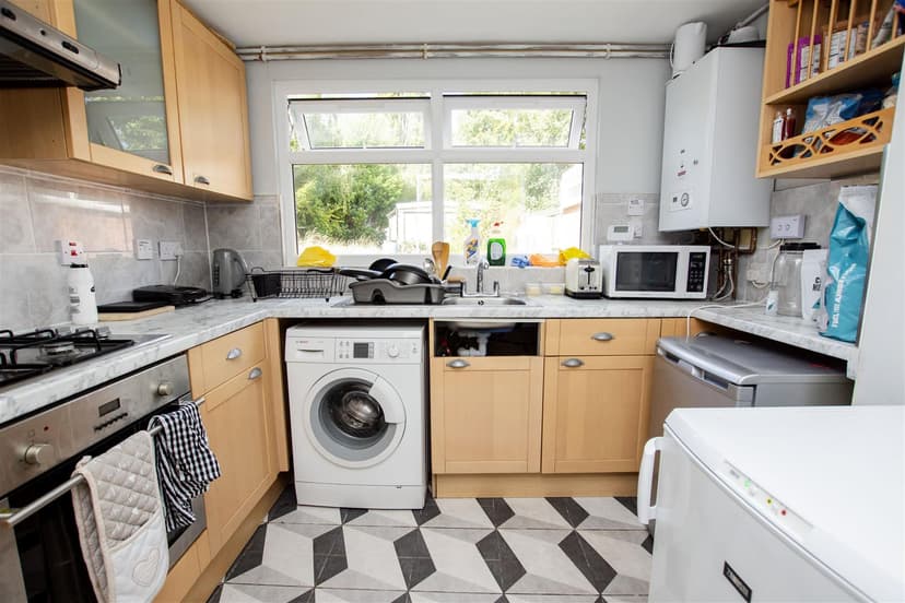 Tealby Grove - Image 14