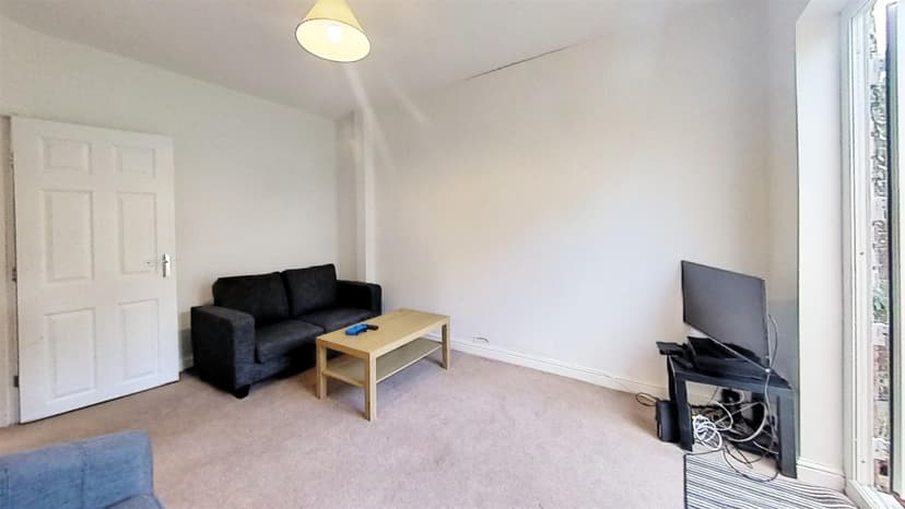 Tealby Grove - Image 12