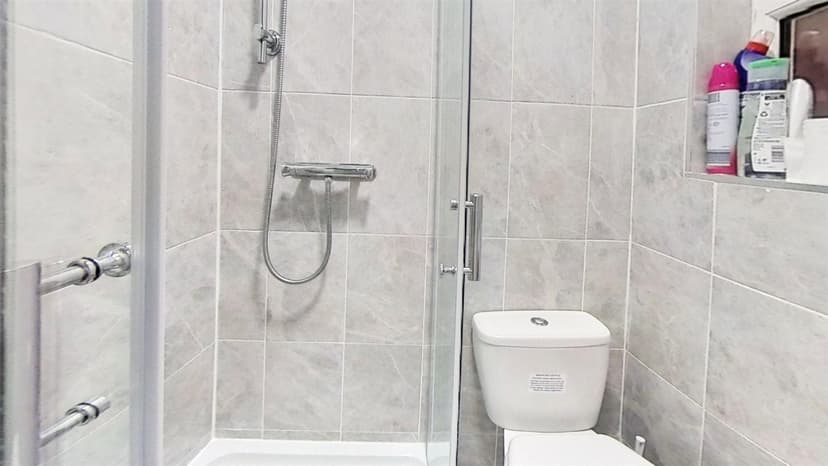 Tealby Grove - Image 4