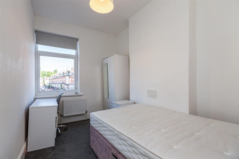 33, Summerfield Crescent - Image 7