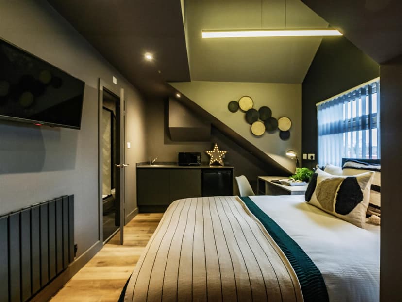 Room 6, 666 Pershore Road - Image 16