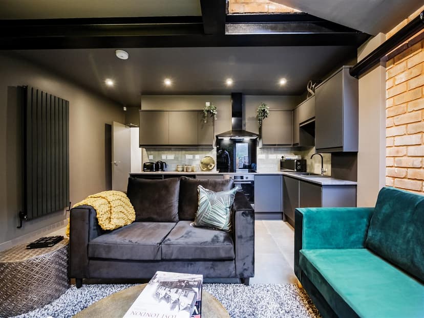 Room 6, 666 Pershore Road - Image 6