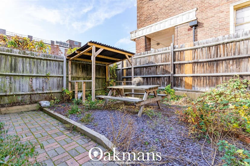 25A, Harold Road - Image 2