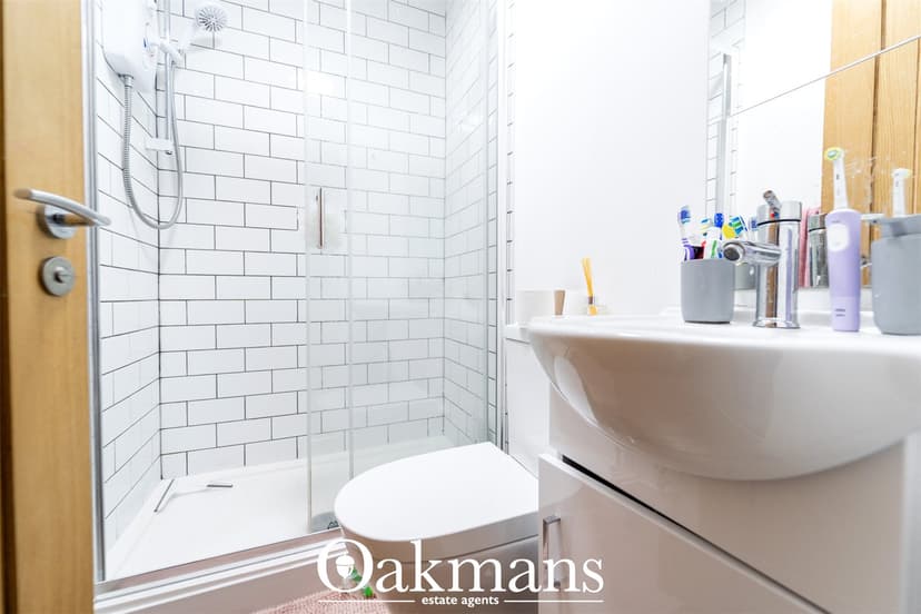 25A, Harold Road - Image 13