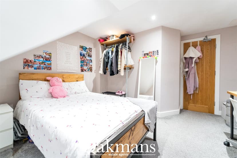 25A, Harold Road - Image 4