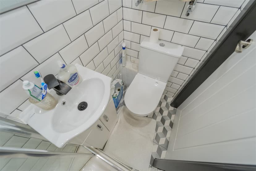 9, Daisy Road - Image 4