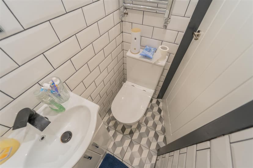 9, Daisy Road - Image 2