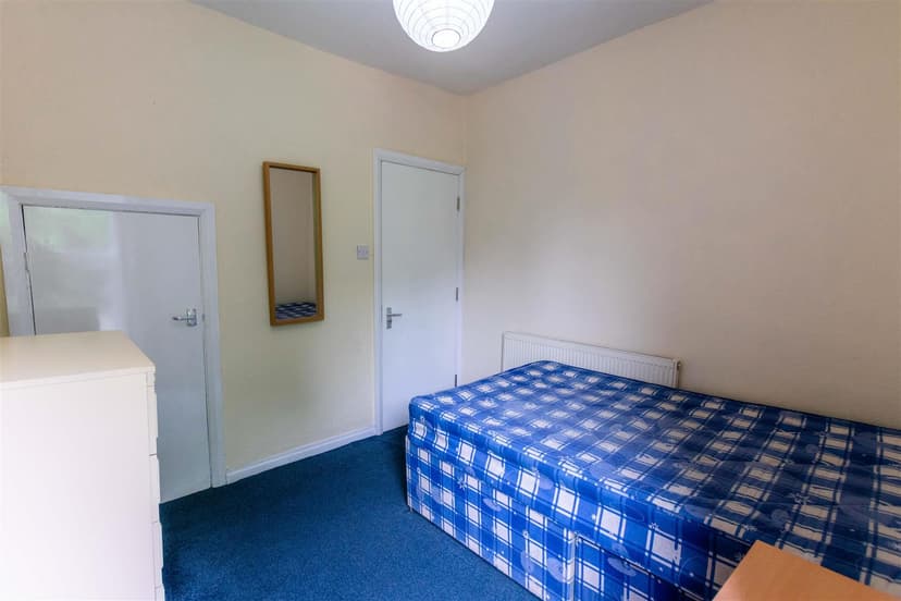 42, George Road - Image 5