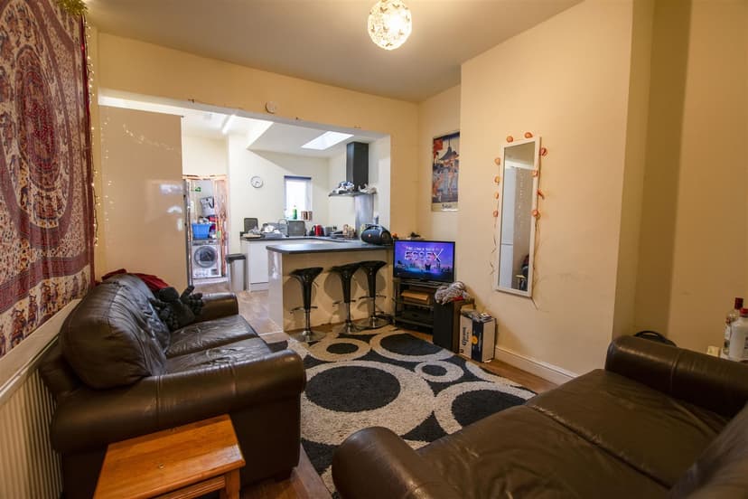 228, Hubert Road - Image 17