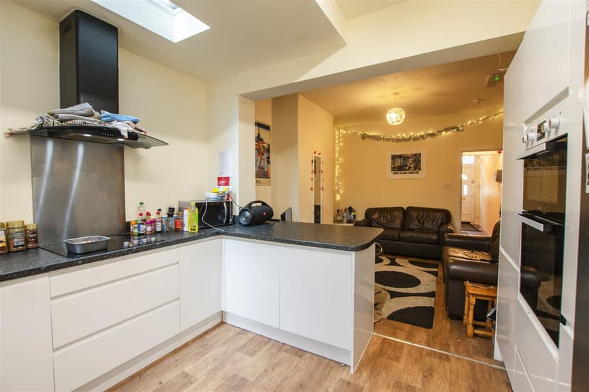 228, Hubert Road - Image 15