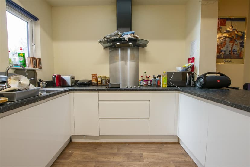 228, Hubert Road - Image 13