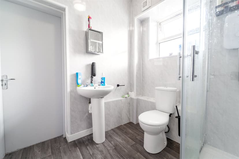 Flat A, 113-115 Holloway House, Holloway Head - Image 17