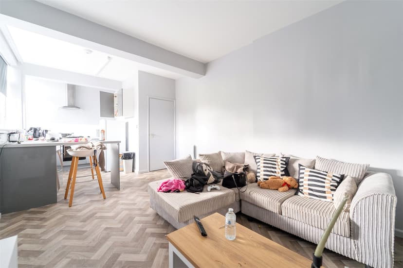 Flat A, 113-115 Holloway House, Holloway Head - Image 10