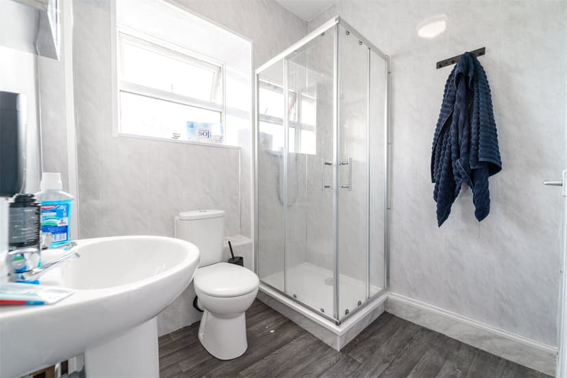 Flat A, 113-115 Holloway House, Holloway Head - Image 2