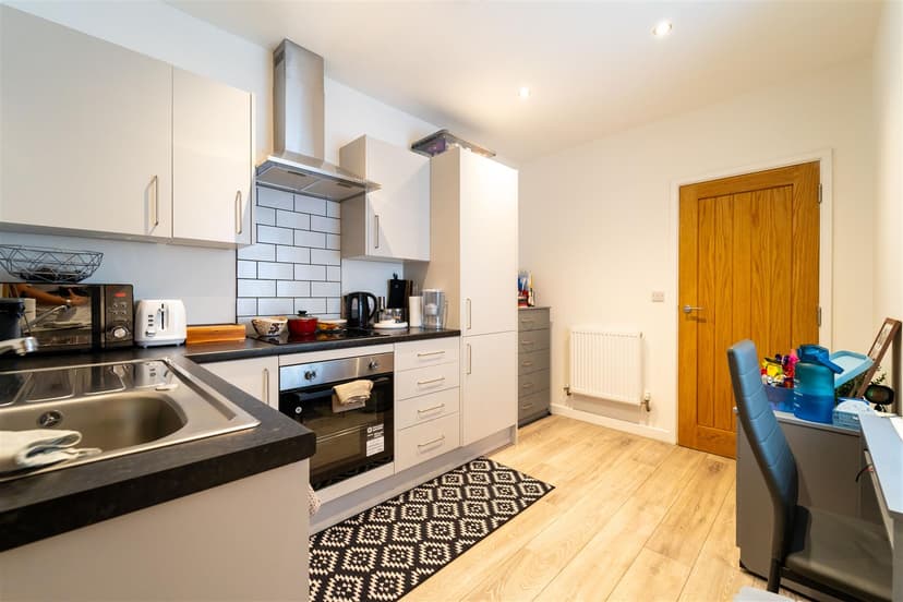 Flat 1, Oak Tree Lane - Image 8