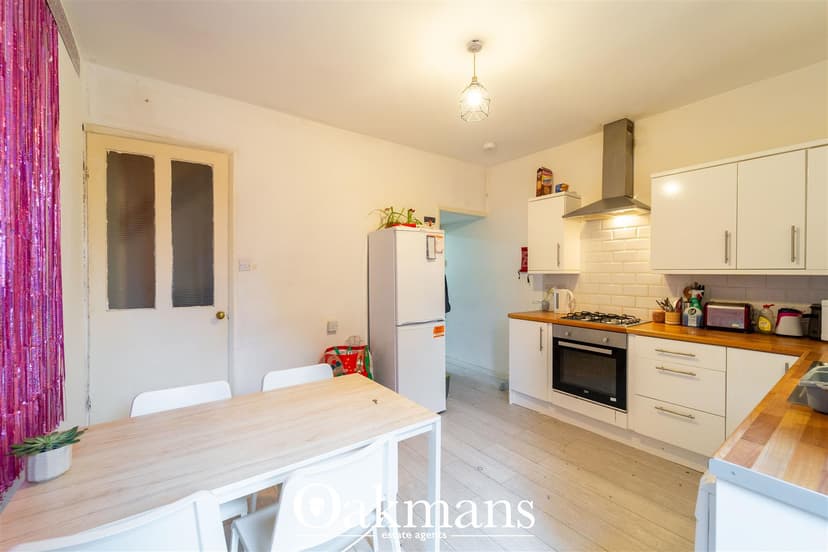 16, Katie Road - Image 17