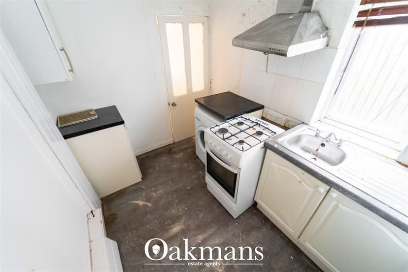 16, Katie Road - Image 4