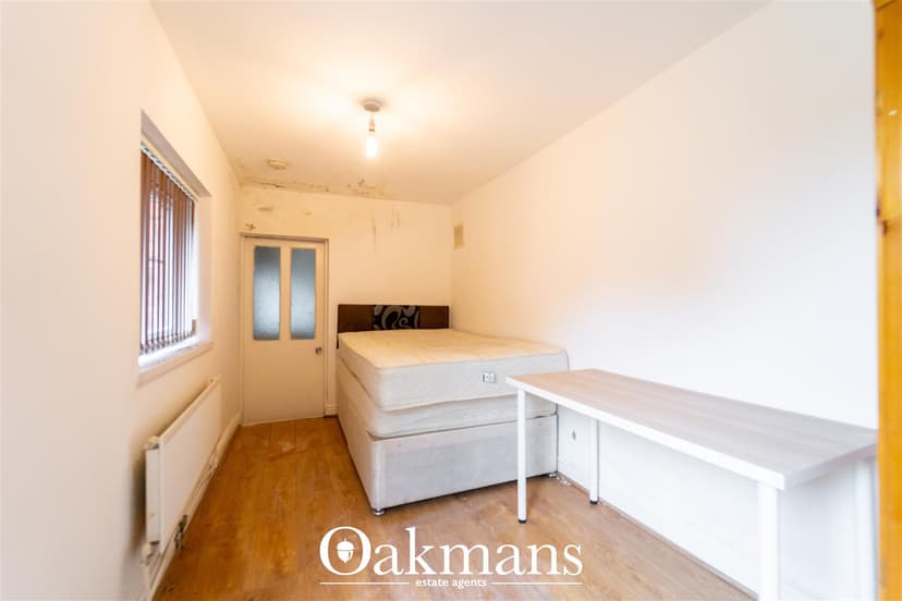 16, Katie Road - Image 2