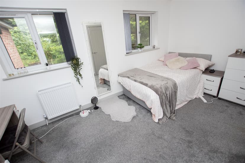 70, Heeley Road - Image 2