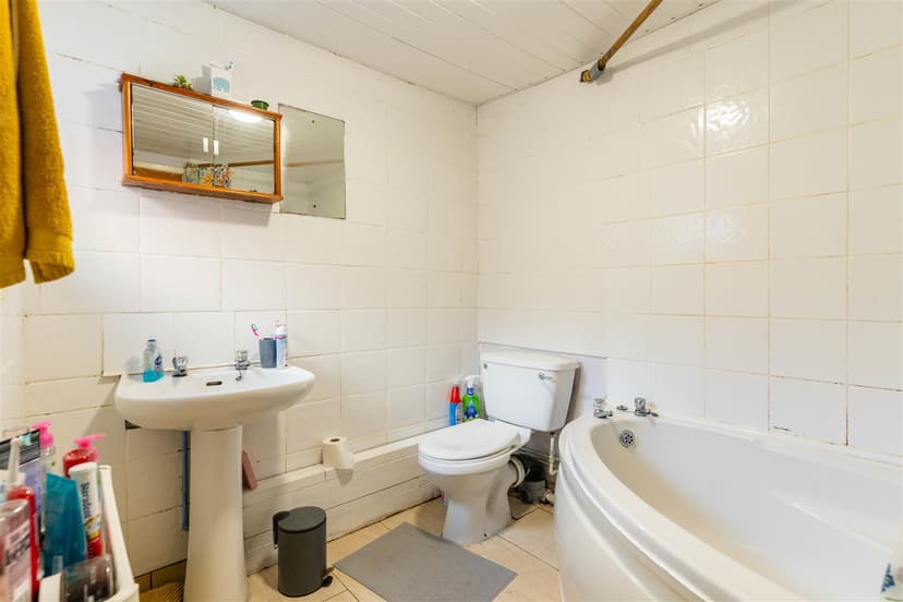 7, Exeter Road - Image 3