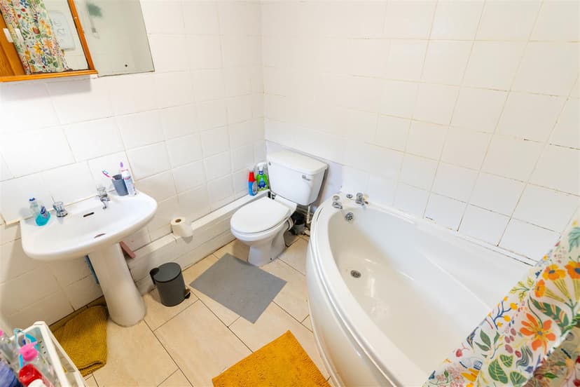 7, Exeter Road - Image 2