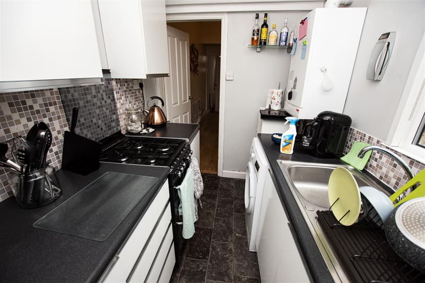 86, Gleave Road - Image 5