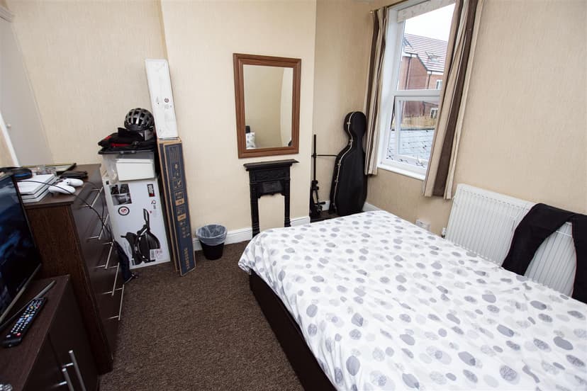 86, Gleave Road - Image 4