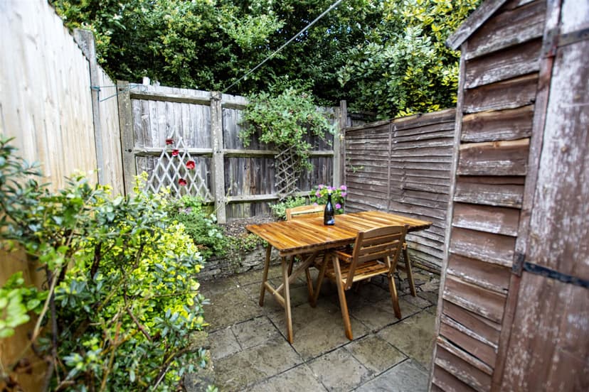 86, Gleave Road - Image 1