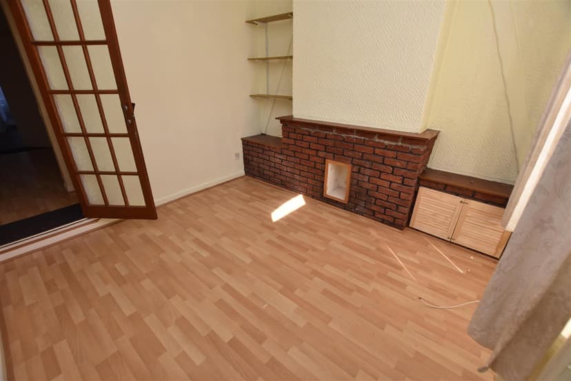 84, Gleave Road - Image 6