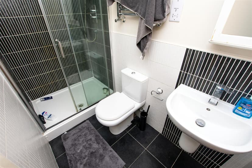 336, Tiverton Road - Image 2