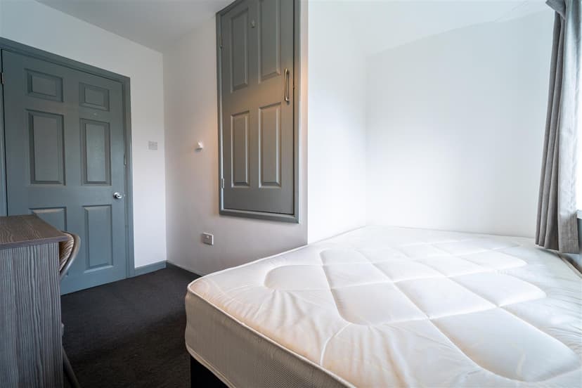 2, Rodbourne Road - Image 13