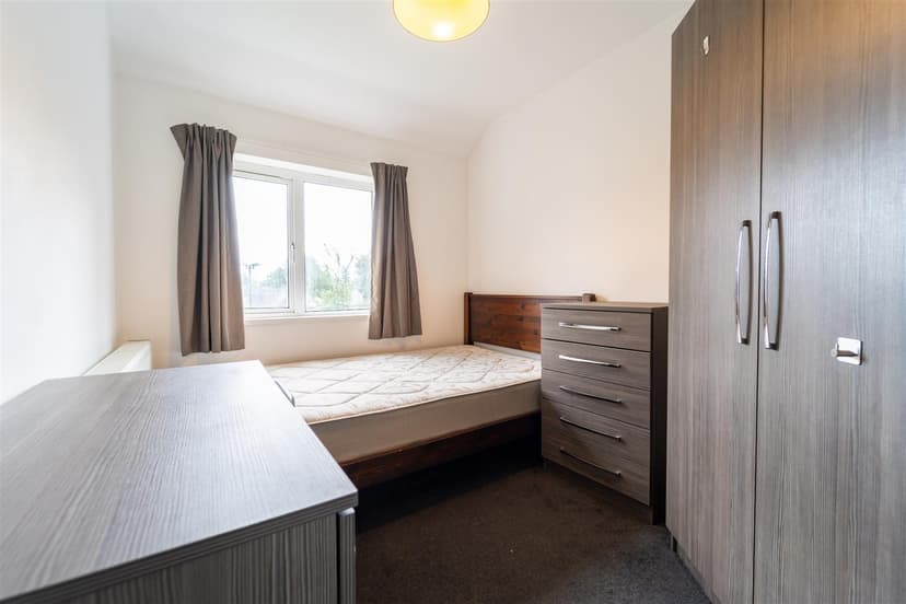 2, Rodbourne Road - Image 9