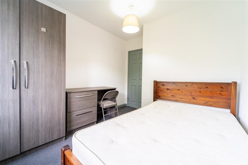 2, Rodbourne Road - Image 6