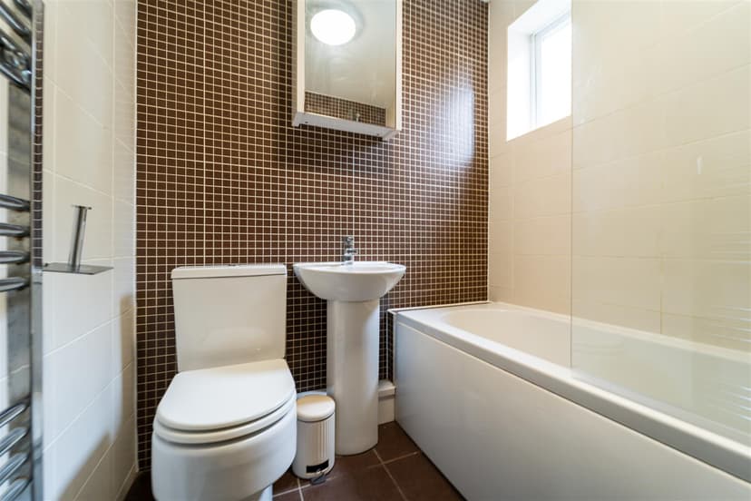 2, Rodbourne Road - Image 5