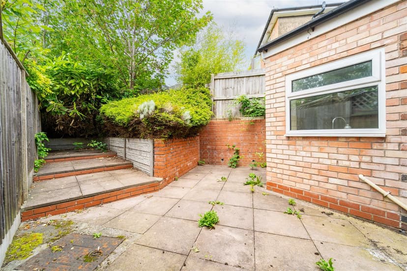 2, Rodbourne Road - Image 2